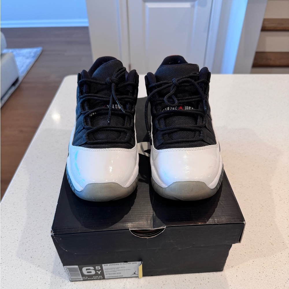Air Jordan 11 Retro Low dash Black Varsity Red White Noir, men size 6.5